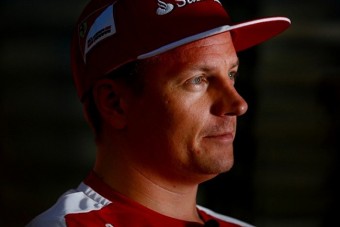F1: Fájdalmasan kínosat bakiztak Räikkönennel