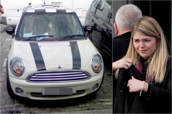 Az évtized prosztó parkolója egy szöszi lány