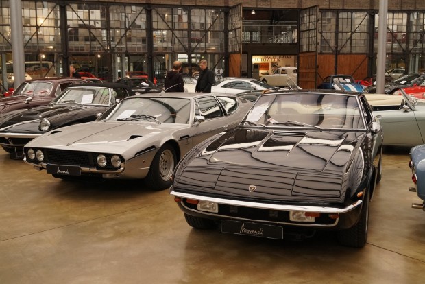 Autócsodák üvegkalitkában 2 Lamborghini Espada és Islero, a kettő együtt van vagy 150 millió forint