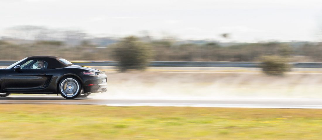 Négyhengeres Porsche? Ez már a világvége?