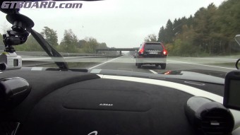 330 km/órával száguldott, mégse büntették meg