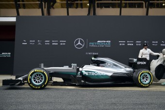 F1: Szokatlan dolgokkal próbálkozik a Mercedes