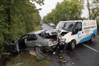 Halálos baleset, teljes útlezárás a 4-es úton