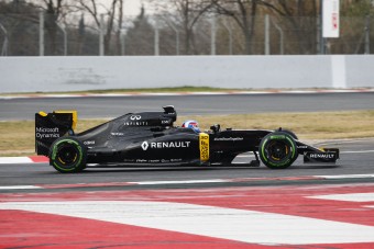 F1: Húzza a külső segítség a Renault-t 