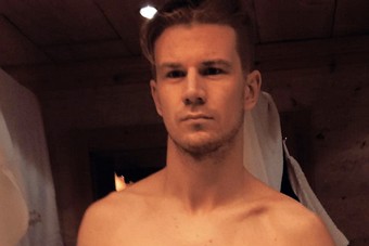 Félmeztelenül fotózta le magát egy F1-es pilóta