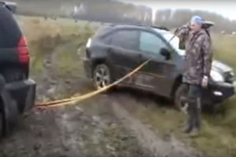 Ez történik, ha SUV-t viszünk ki terepre