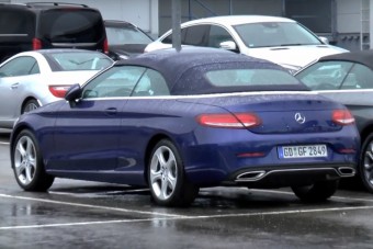 Vászontetővel is mutatós a Mercedes C-osztály