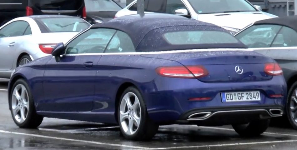 Vászontetővel is mutatós a Mercedes C-osztály