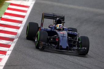 F1: Meztelen Toro Rosso, pattanásos McLaren - pályán az új autók