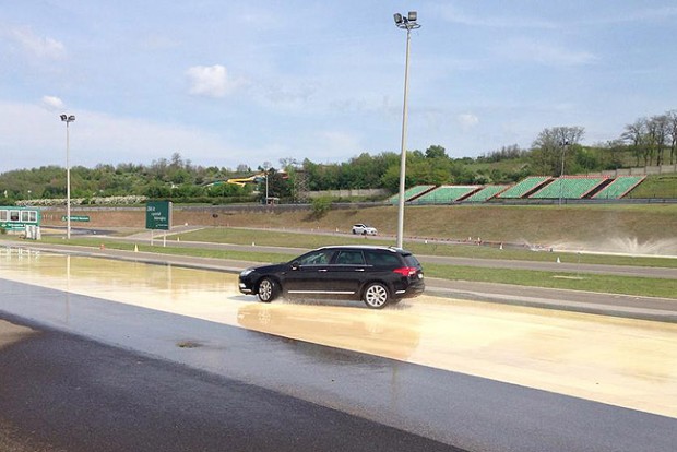 Most autót nyerhetsz, ha biztonságosan közlekedsz