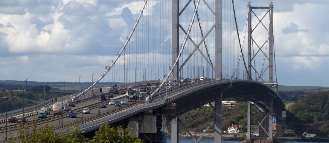 A sztráda belső sávjában tolatott a kamion