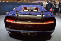 Szédítő részletek az új Bugattiról 162