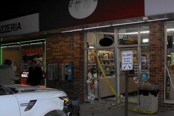 Italboltba hajtott be a részeg autós