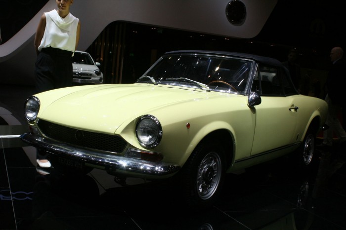 Állítólag a FIAT 124 Sport Spider minimum olyan jó autó, mint az Alfa Spider
