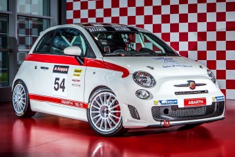 Stílusos versenyautó az Abarth-tól