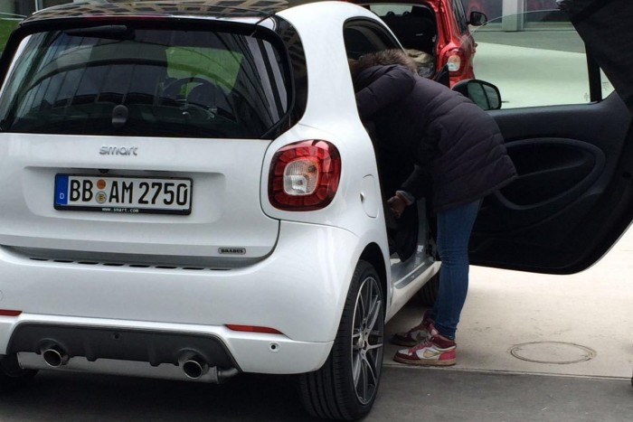 Jönnek a sporttörpék 1 | Vezess Brabus Smart