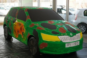 Vadonatúj Fabiákat firkáltak össze a gyerekek