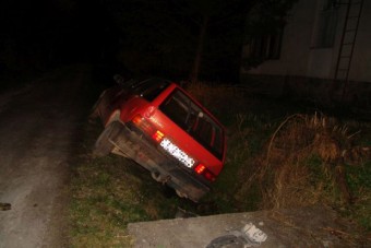 Árokba csapódott a 73 éves bácsi Suzukija - fotók