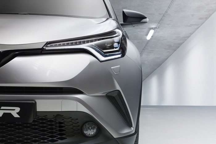 201620gms_toyota20c-hr_05