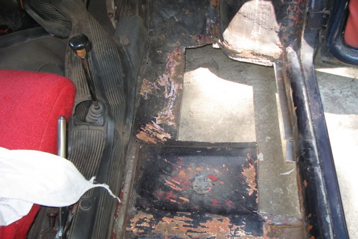 Közelharcban a rozsdával 7 | Vezess Majd a kevésbé korrodáltakat is kivágtam. Ez után kaptam meg, hogy Frédi Béni autót építek