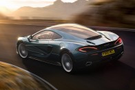 Vége a világnak: luxusautót épített a McLaren 24