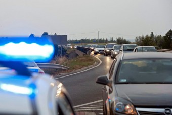 Lezárta a rendőrség az M1-es autópályát