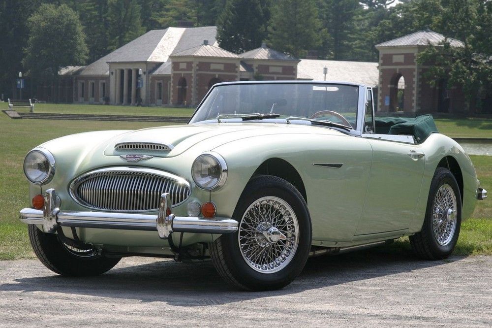 Talán az egyik legszebb háború utáni roadster az Austin-Healey 3000. És még vezetni is jó! Az ára persze szép: körülbelül 70 000 font, azaz 28 millió forint