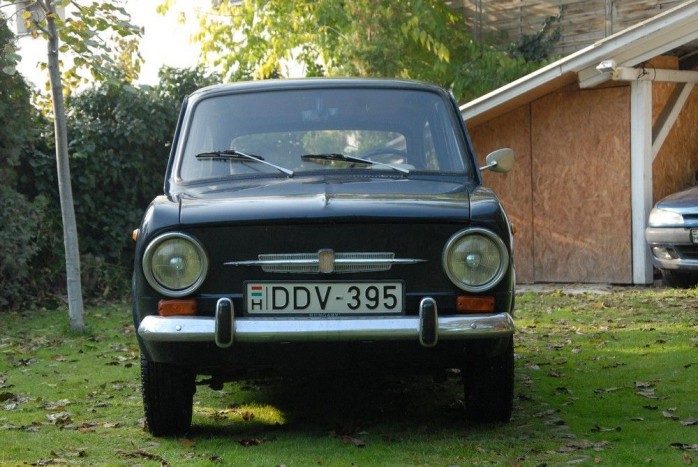 Ez ő, a kis 850-es, kollégám képén. Ugye egész jóképű?