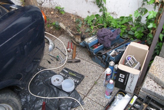 Kirakodóvásár. Ami szerszám a kezem ügyébe került, magammal vittem. Biztos, ami biztos!