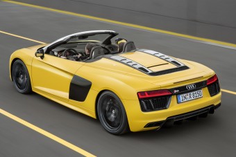 Levetkőzött az Audi R8