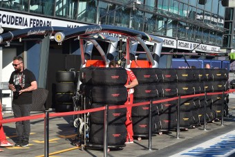 F1: Rosberg Vettel taktikáján, Hamilton Räikkönenén