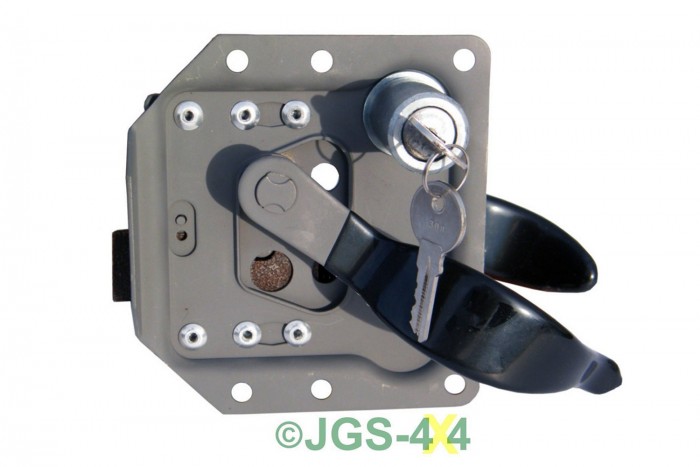 7000 forint ez a zárszerkezet. A hülyének is megéri.