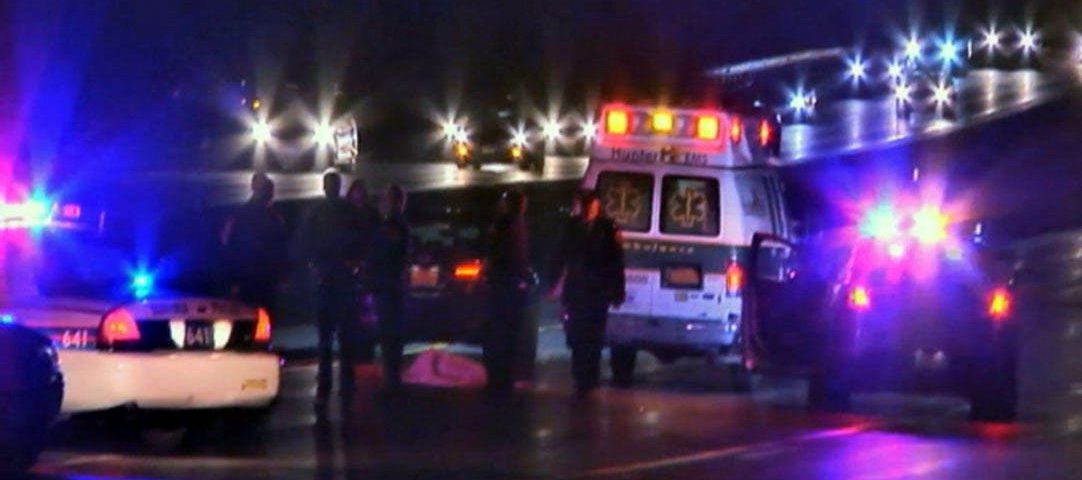 Kiesett a mentőből a páciens, halálra gázolták