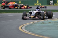 F1: Hamilton az élen, Rosberg falnak ment 42