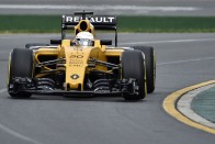 F1: Hamilton az élen, Rosberg falnak ment 35