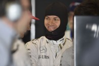 F1: Hamilton az élen, Rosberg falnak ment 36