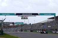 F1: Hamilton az élen, Rosberg falnak ment 3