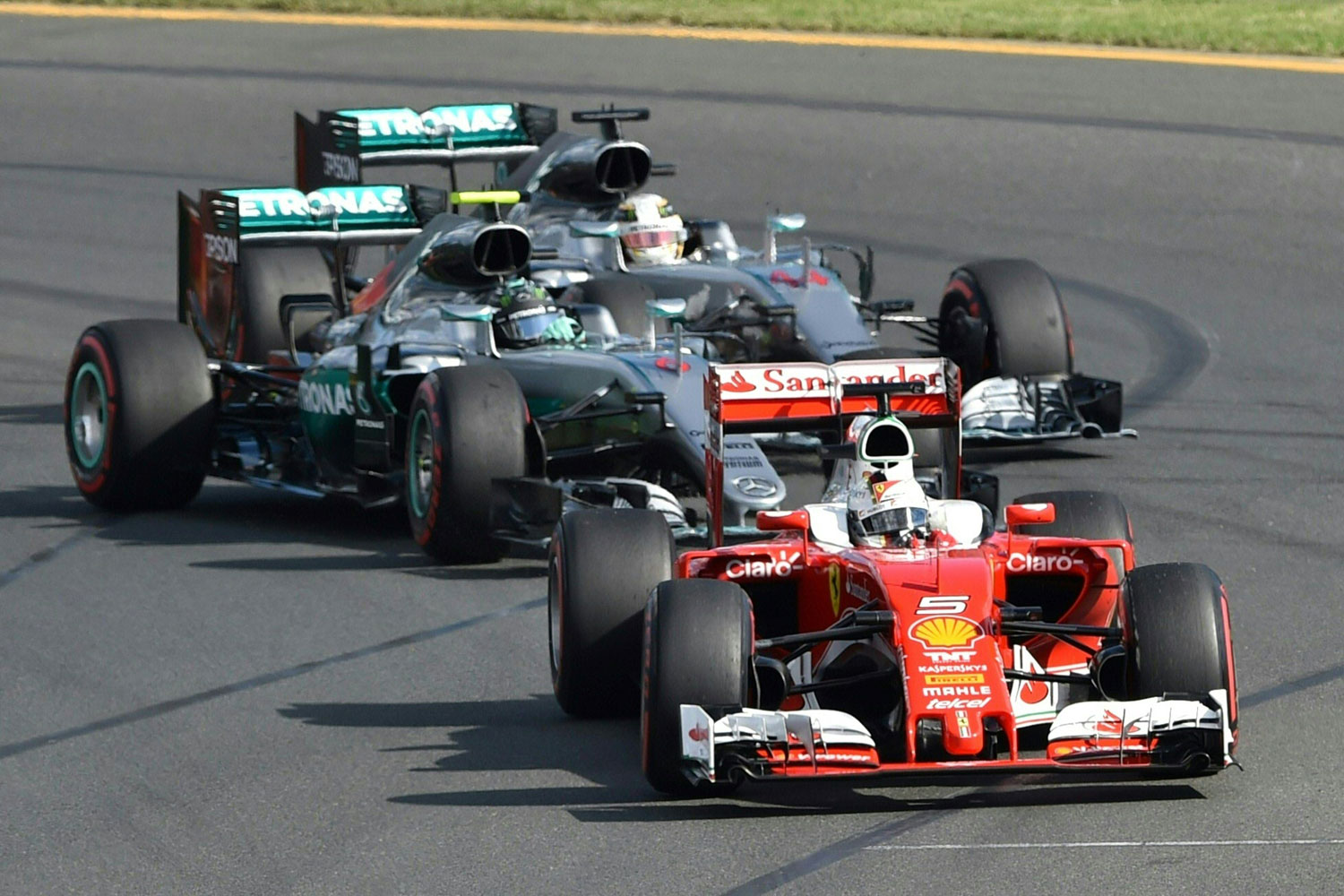 F1: Alonso miatt nem tett csodát a Ferrari 13