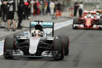 F1: Hamilton máris büntetést kapott