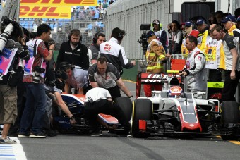 F1: Büntetéssel kezd az újonc