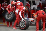 F1: Hamiltoné a pole a siralmas időmérőn 54