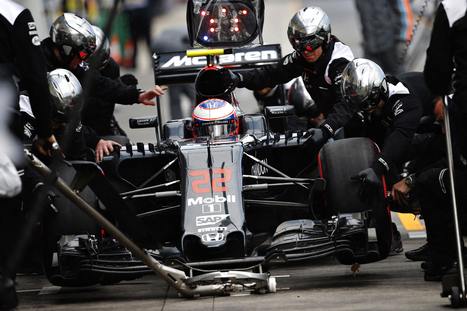 F1: Hamiltoné a pole a siralmas időmérőn 17