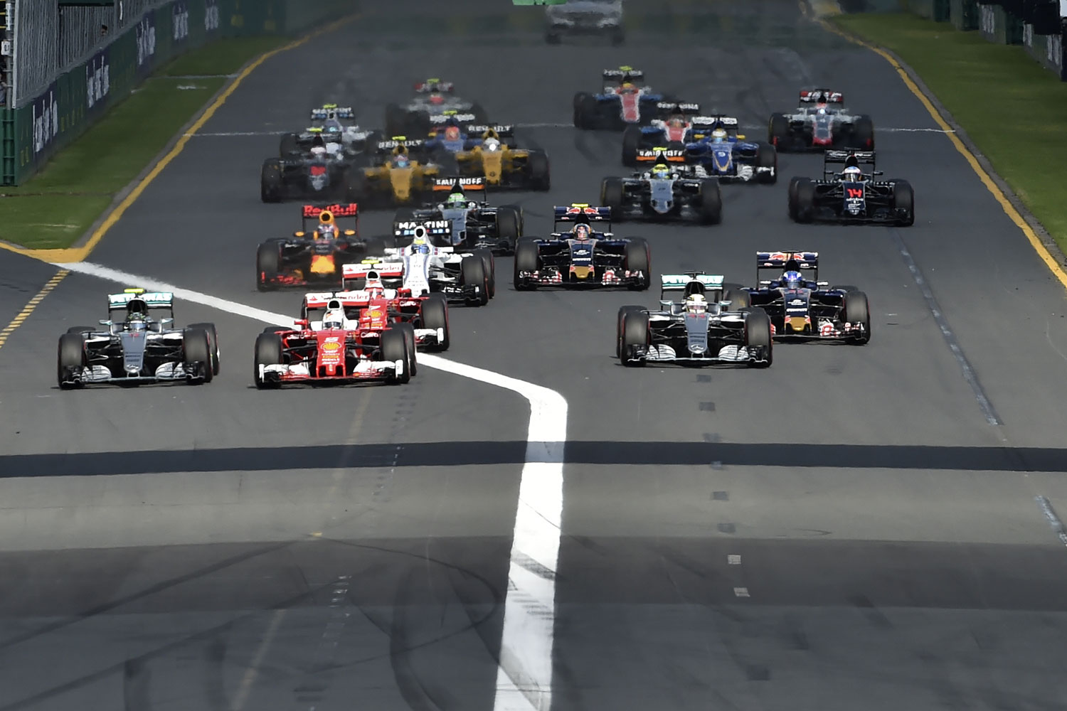 F1: Alonso miatt nem tett csodát a Ferrari 12