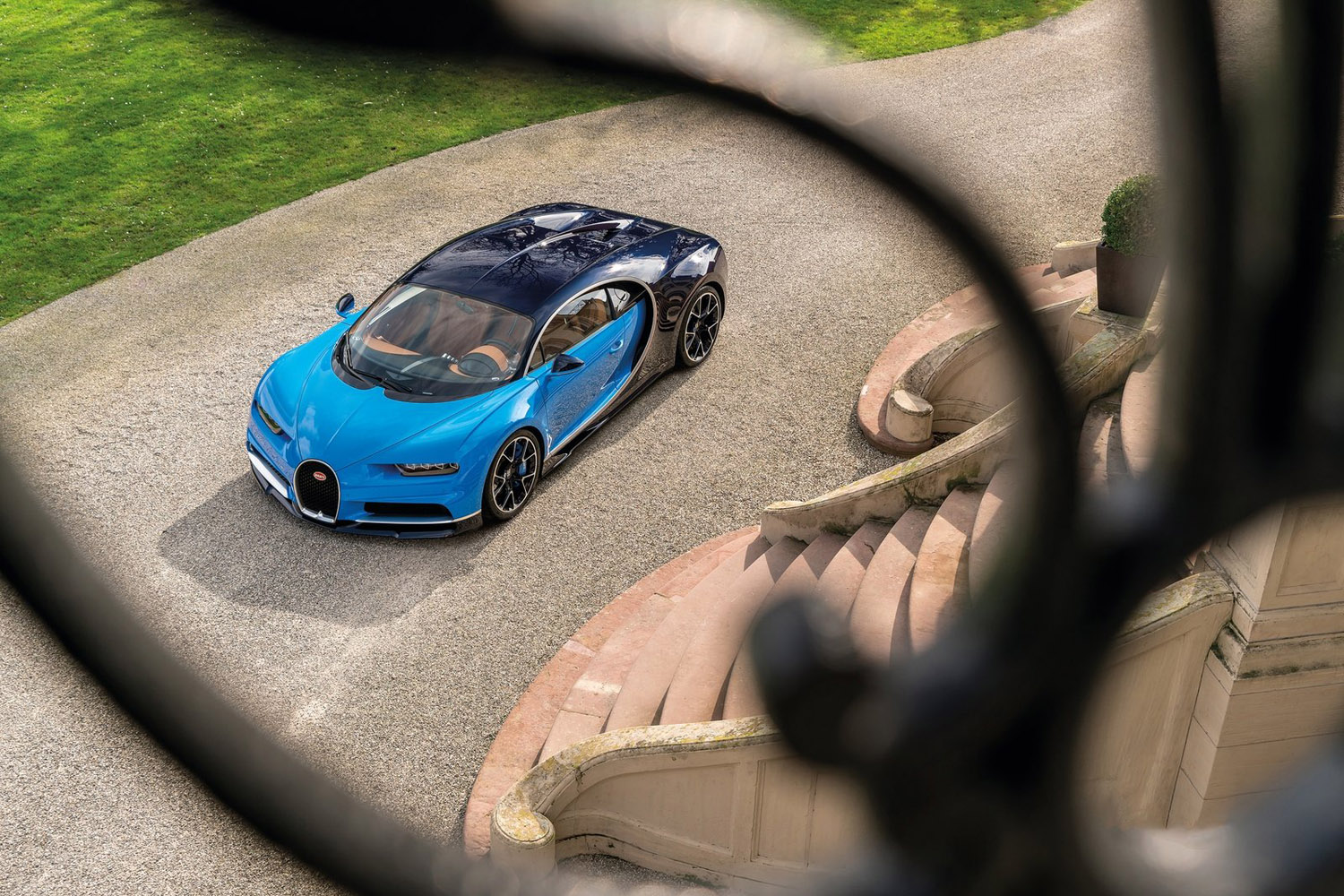 Szédítő részletek az új Bugattiról 31