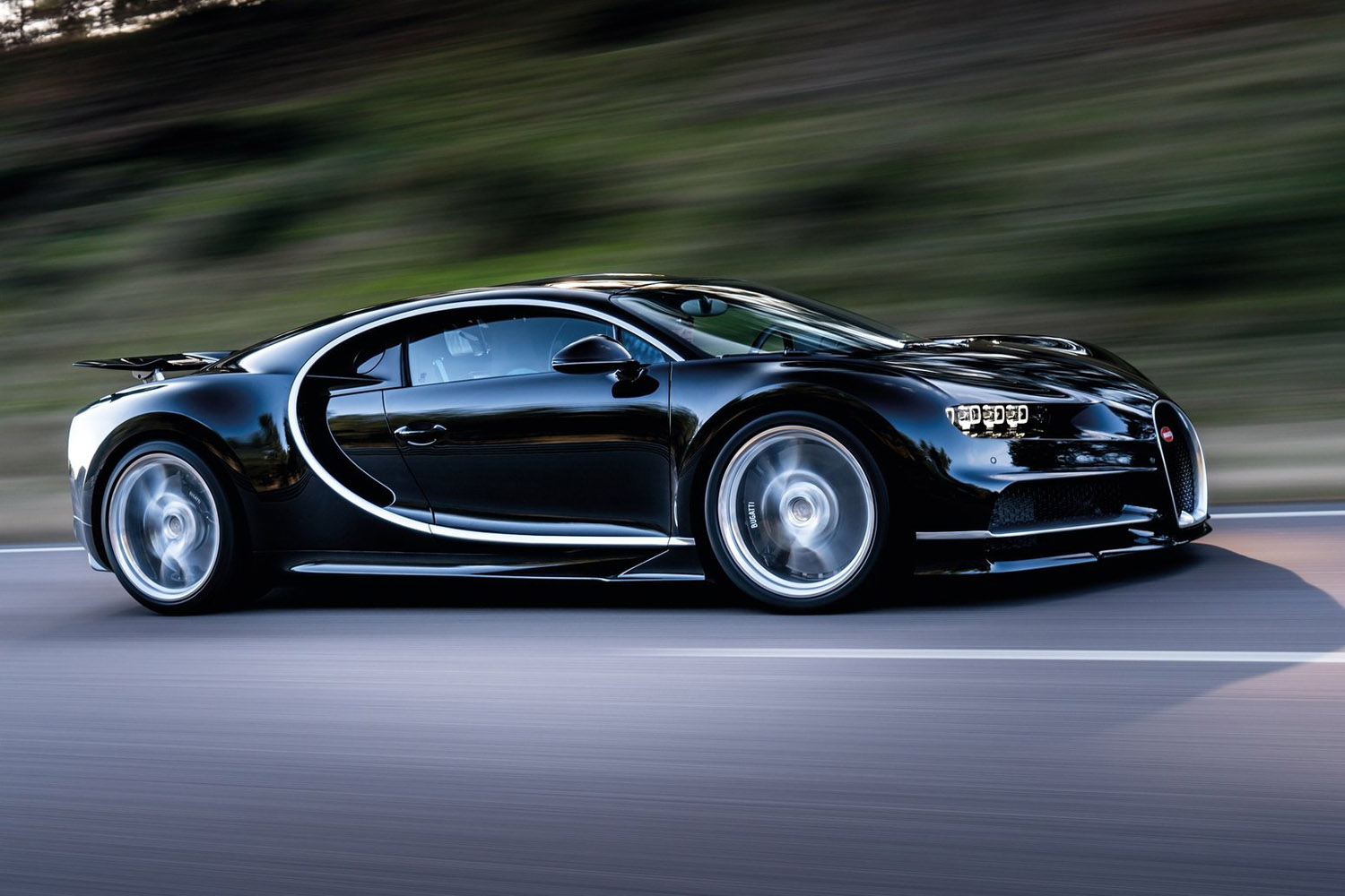 Szédítő részletek az új Bugattiról 7