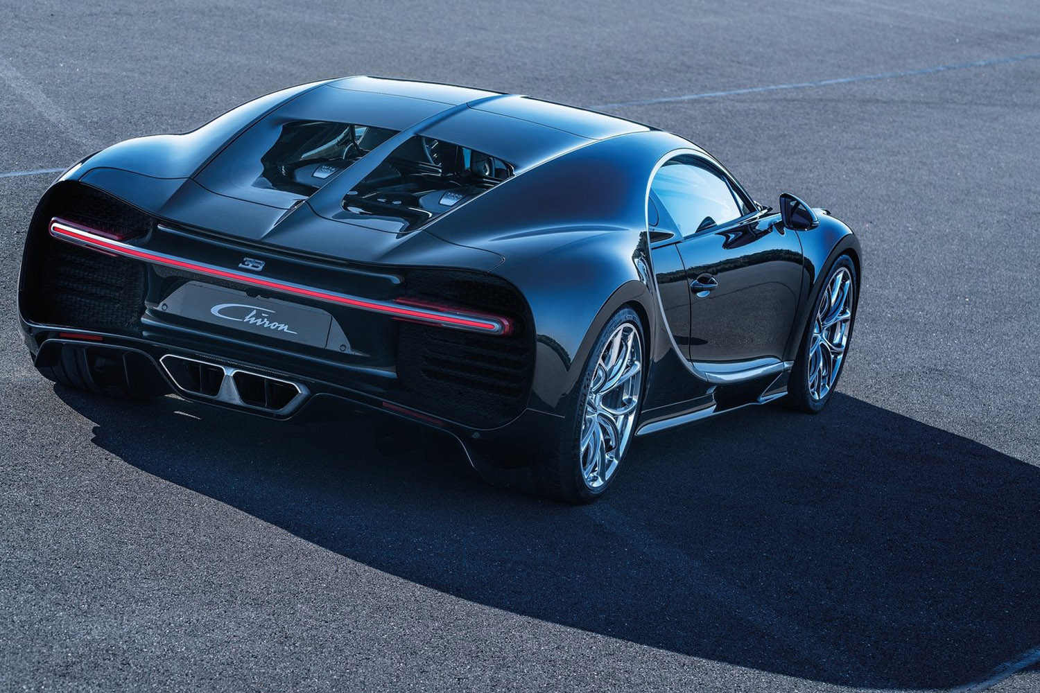 Szédítő részletek az új Bugattiról 47