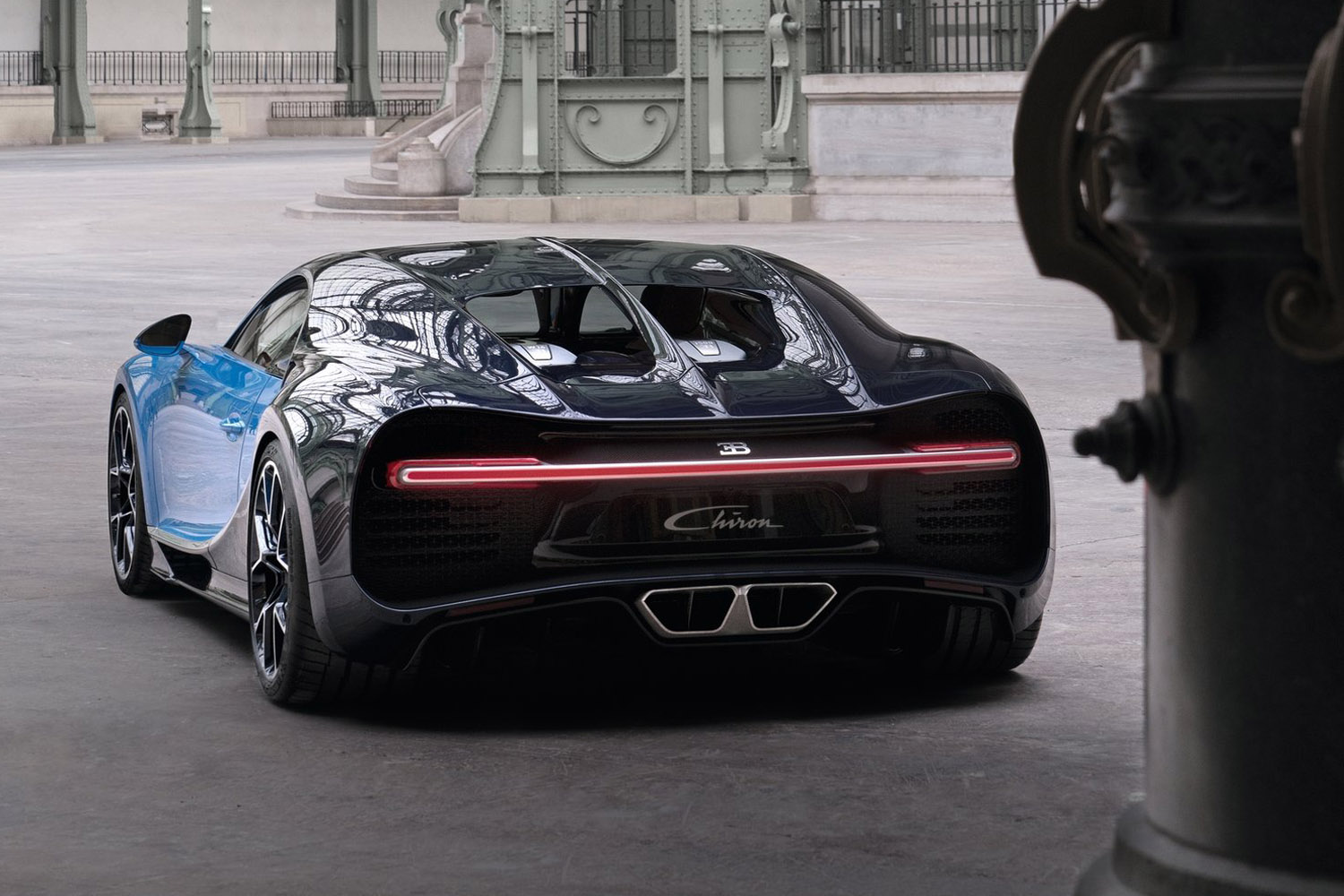 Szédítő részletek az új Bugattiról 12