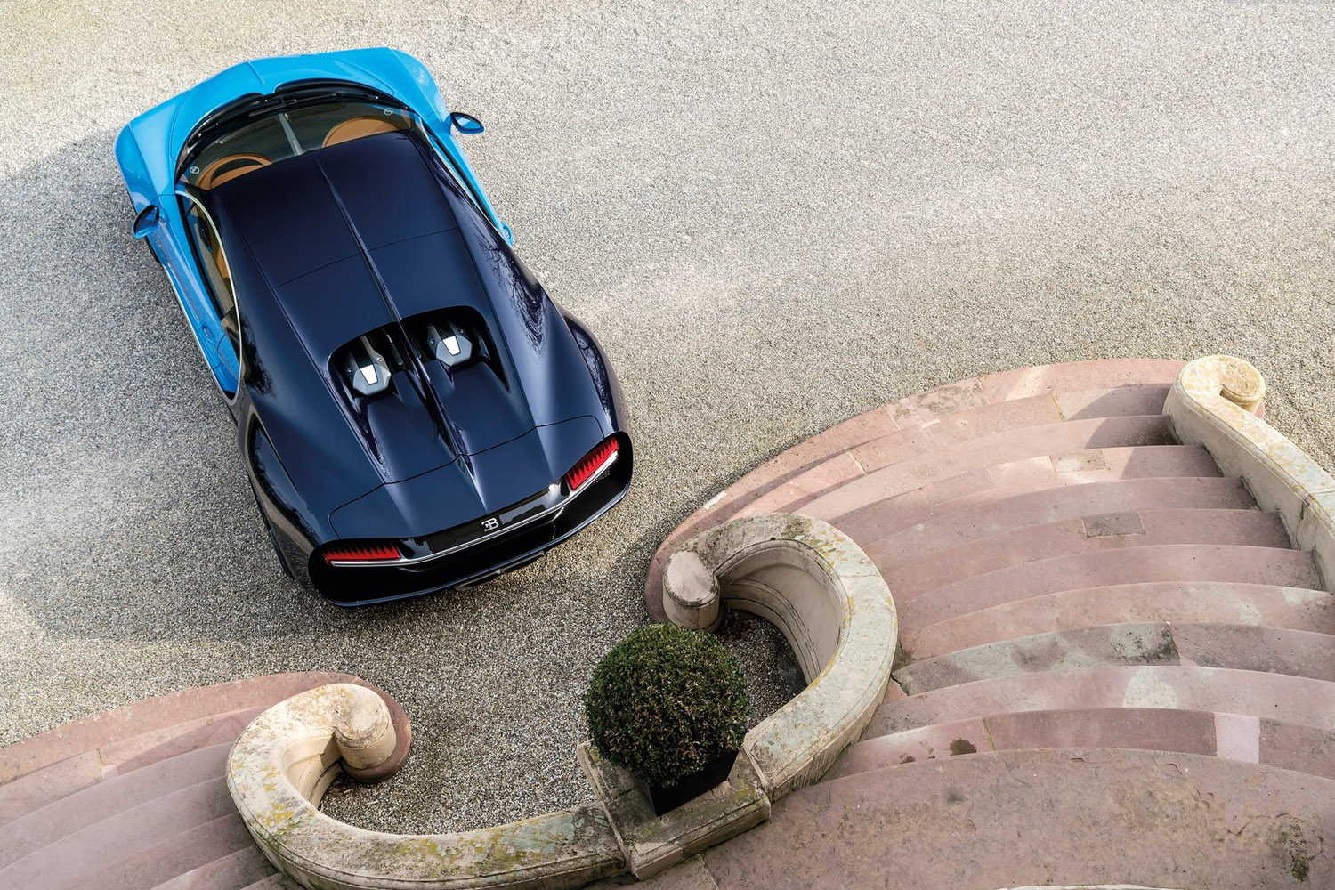 Szédítő részletek az új Bugattiról 14