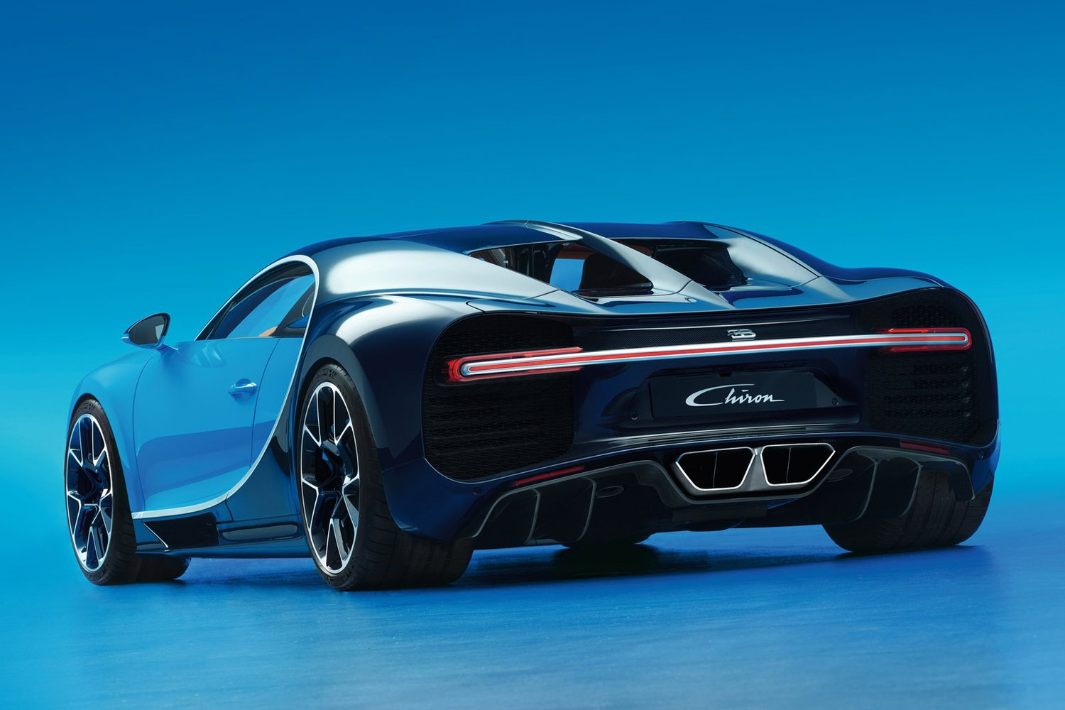 Szédítő részletek az új Bugattiról 15