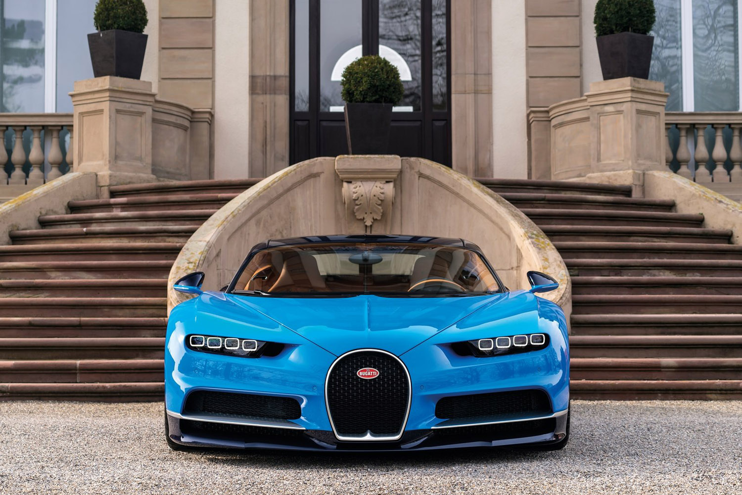 Szédítő részletek az új Bugattiról 52